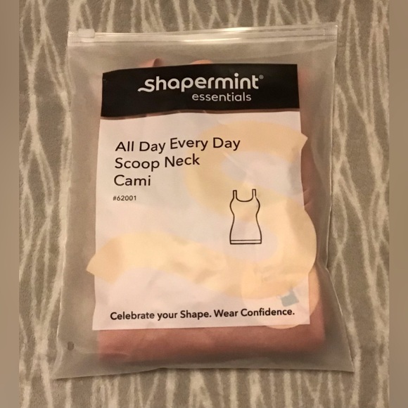 🌸🌸 Shapermint Essentials All Day Every Day Scoop Neck Cami 🌸🌸 - Picture 4 of 5